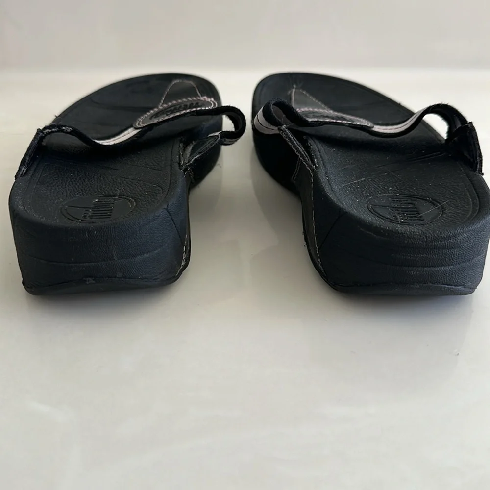 FITFLOP Thong Sandals Size 7 Black